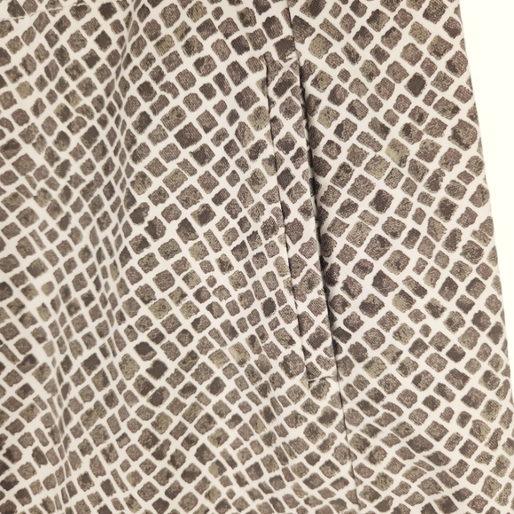 Ann Taylor Loft, Misses' Size 4, Giraffe Print Knee length skirt. - Picture 3 of 8